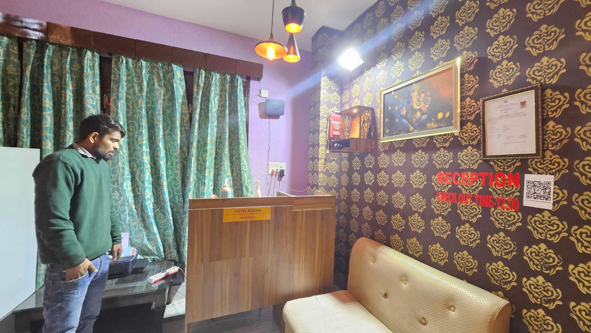 Oyo 67296基桑酒店 Khairi 外观 照片