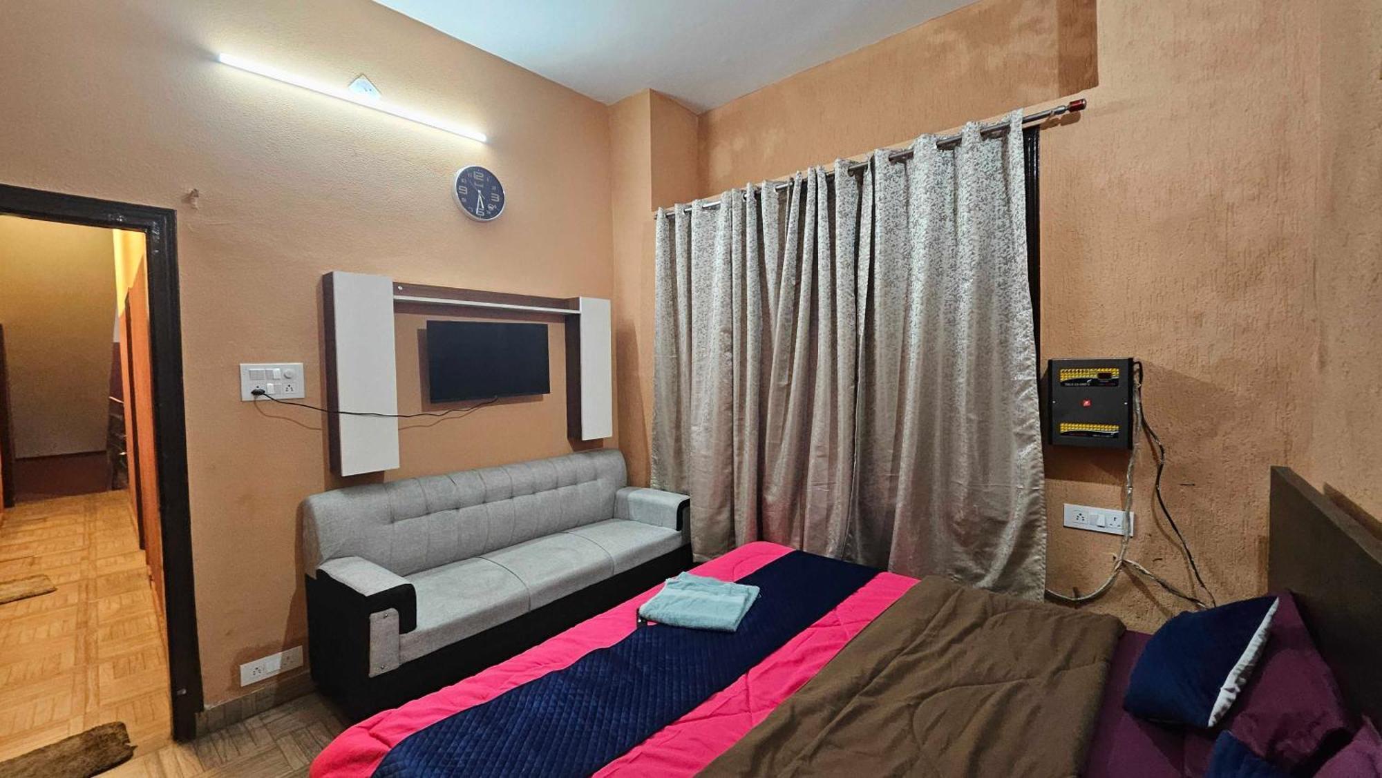 Oyo 67296基桑酒店 Khairi 外观 照片